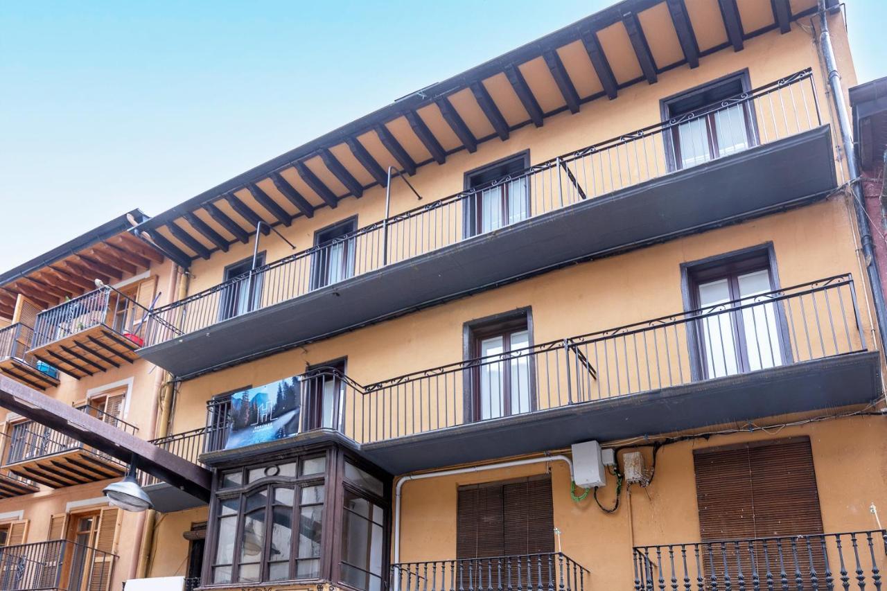 Heritage Apartments Cerdanya Al Carrer Major I Parking 普奇塞达 外观 照片
